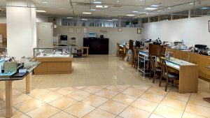 高槻店店頭風景